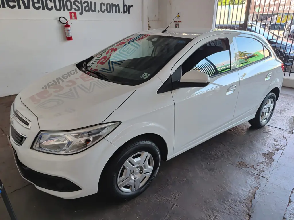 CHEVROLET Onix Hatch - Foto