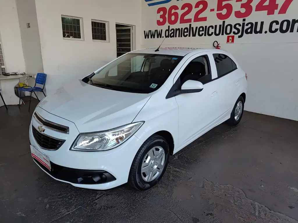CHEVROLET Onix Hatch - Foto