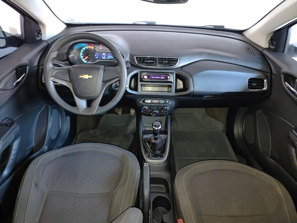 CHEVROLET Onix Hatch - Foto