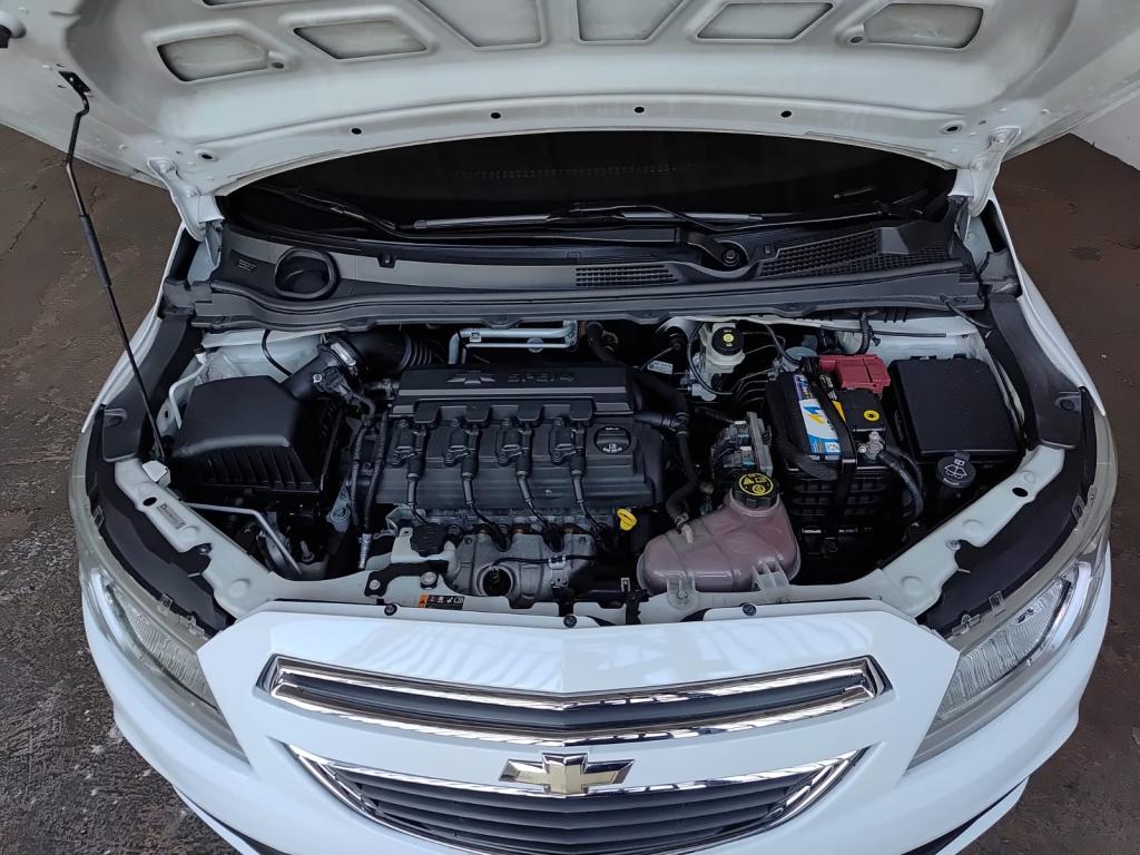 CHEVROLET Onix Hatch - Foto