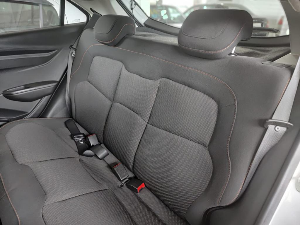 CHEVROLET Onix Hatch - Foto