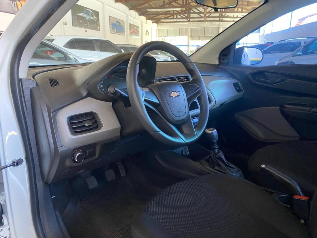 CHEVROLET Onix Hatch - Foto