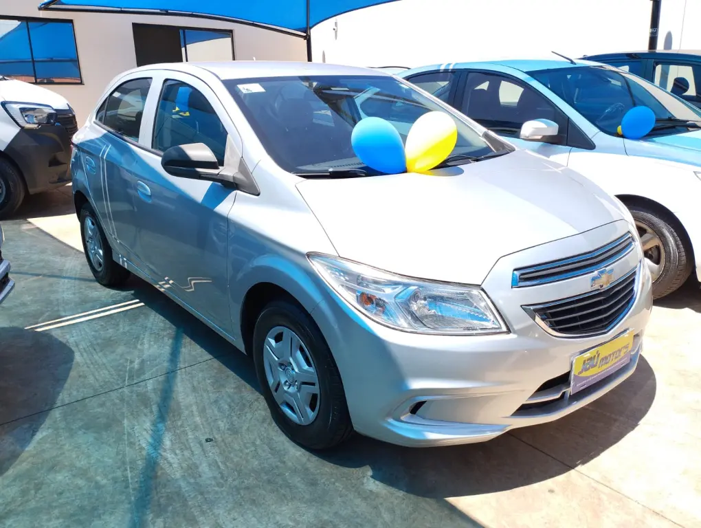 CHEVROLET Onix Hatch - Foto
