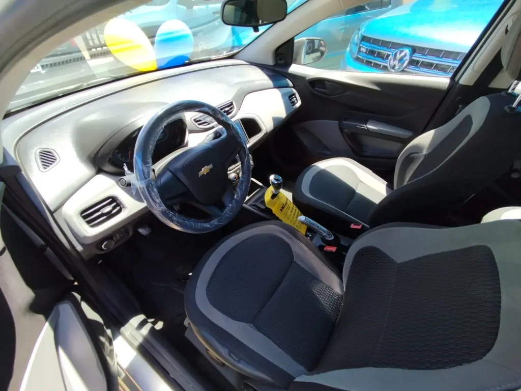 CHEVROLET Onix Hatch - Foto