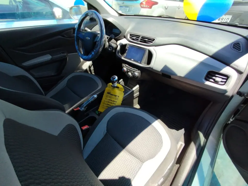 CHEVROLET Onix Hatch - Foto