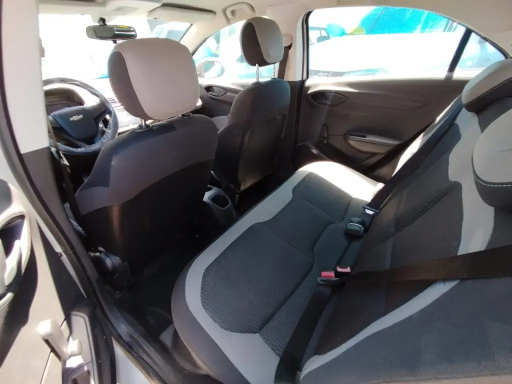 CHEVROLET Onix Hatch - Foto