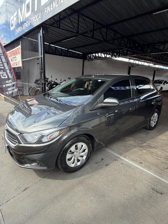 CHEVROLET Onix Hatch - Foto