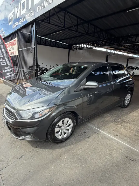 CHEVROLET Onix Hatch - Foto