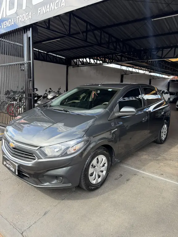 CHEVROLET Onix Hatch - Foto