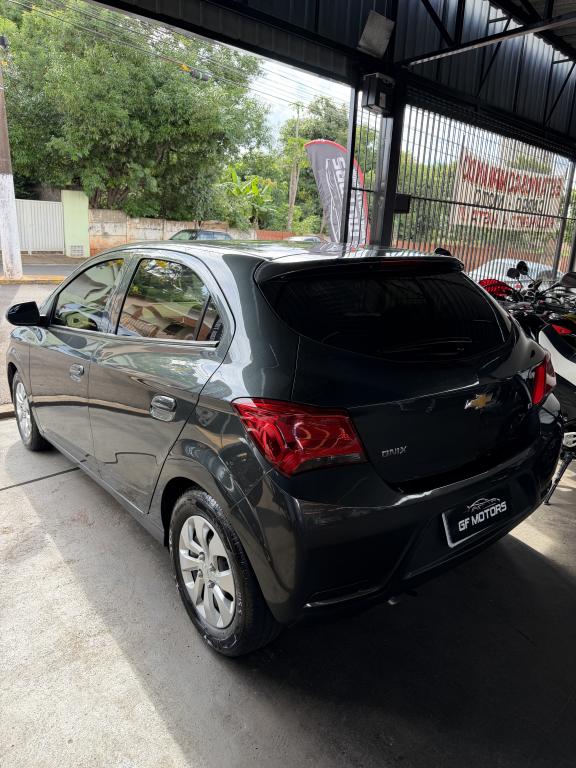 CHEVROLET Onix Hatch - Foto