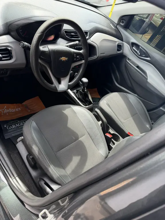 CHEVROLET Onix Hatch - Foto