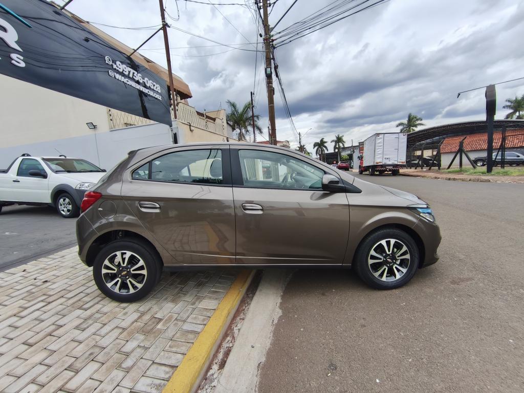 CHEVROLET Onix Hatch - Foto