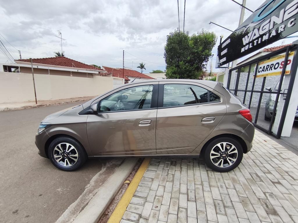 CHEVROLET Onix Hatch - Foto