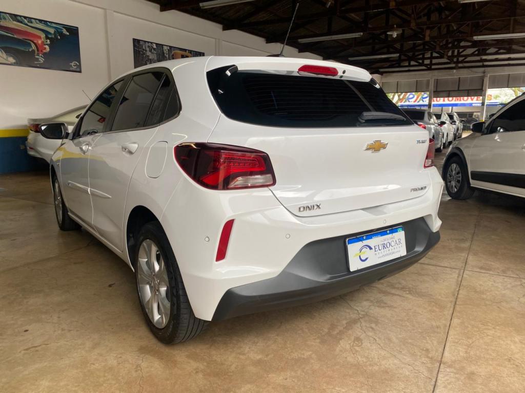 CHEVROLET Onix Hatch - Foto