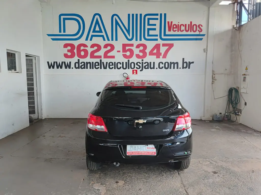 CHEVROLET Onix Hatch - Foto