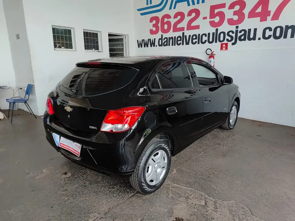 CHEVROLET Onix Hatch - Foto