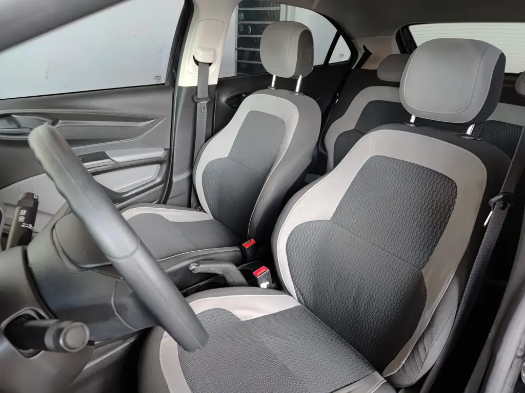 CHEVROLET Onix Hatch - Foto