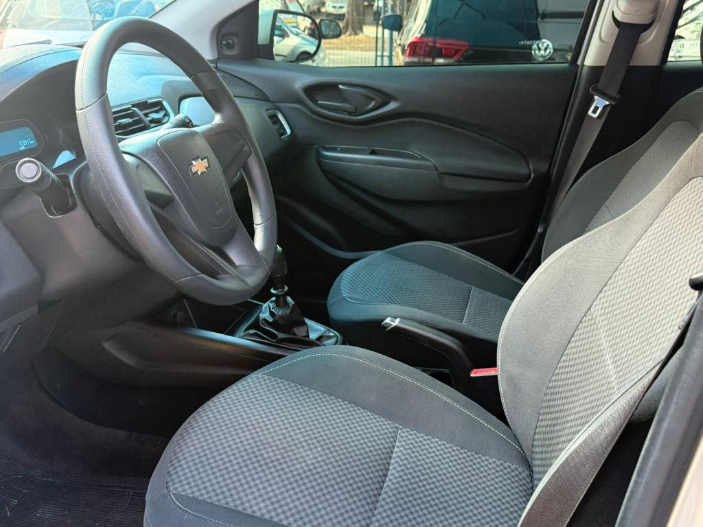 CHEVROLET Onix Hatch - Foto