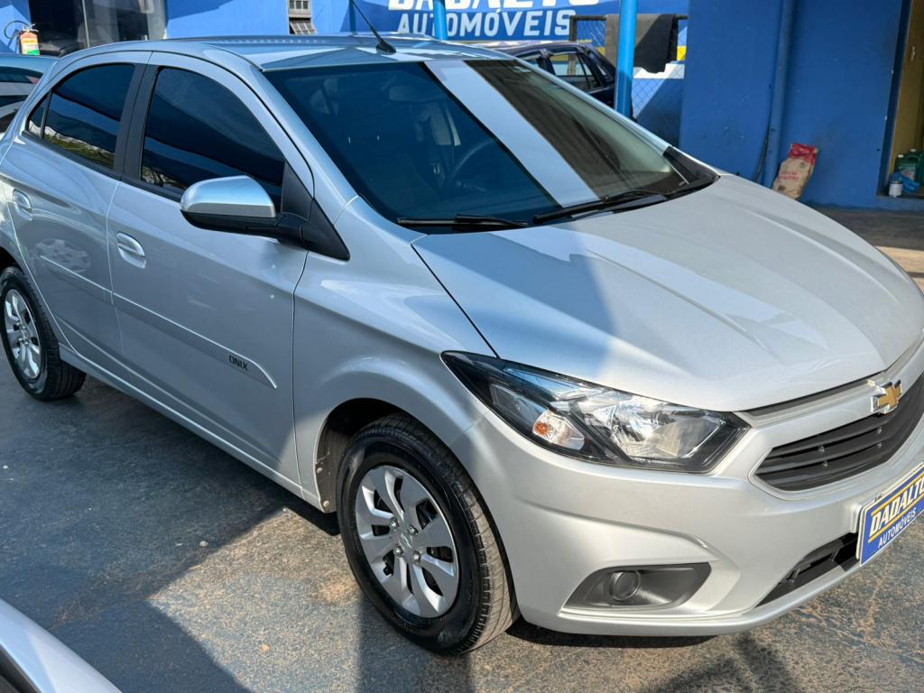 CHEVROLET Onix Hatch - Foto