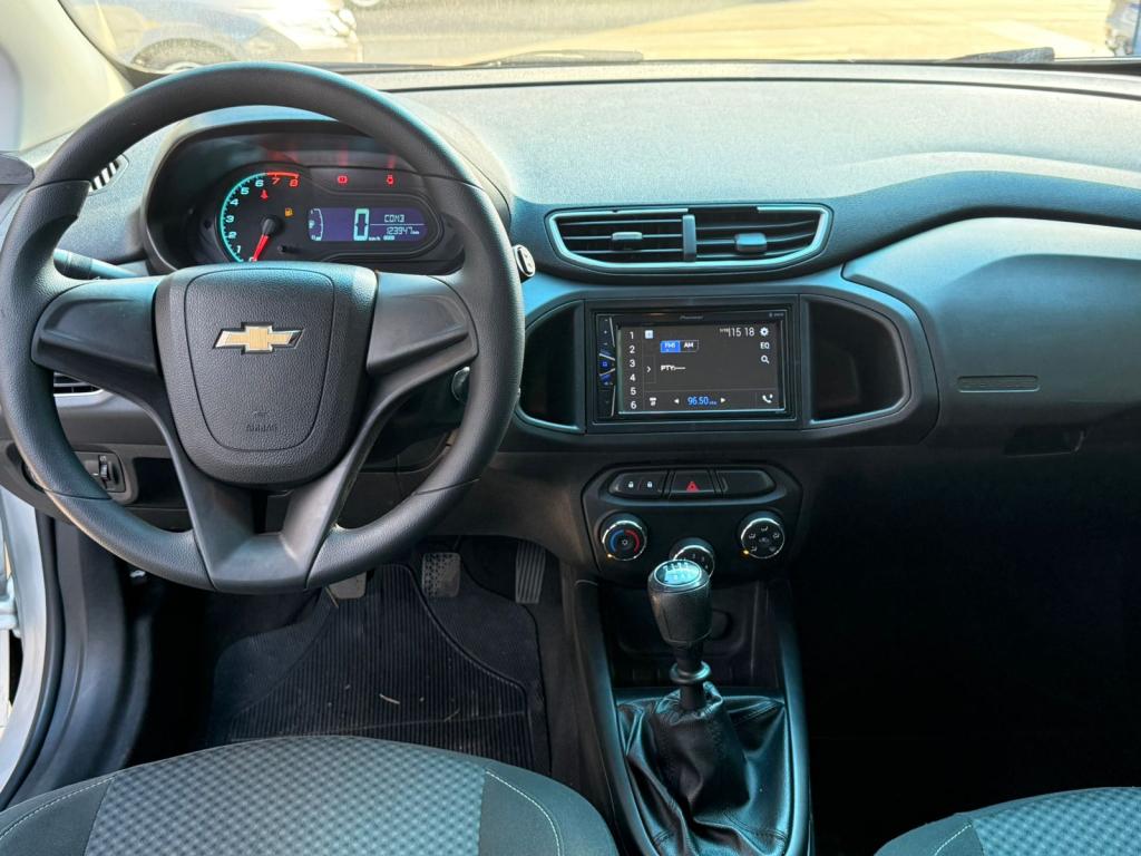 CHEVROLET Onix Hatch - Foto