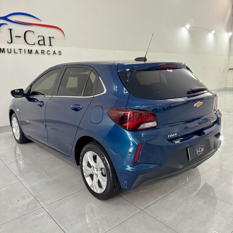CHEVROLET Onix Hatch - Foto