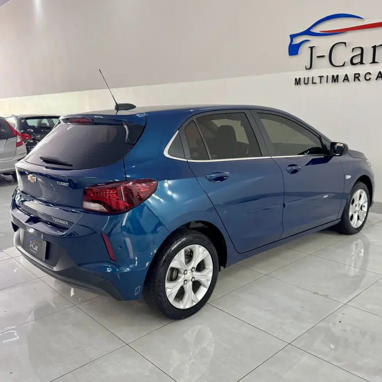 CHEVROLET Onix Hatch - Foto