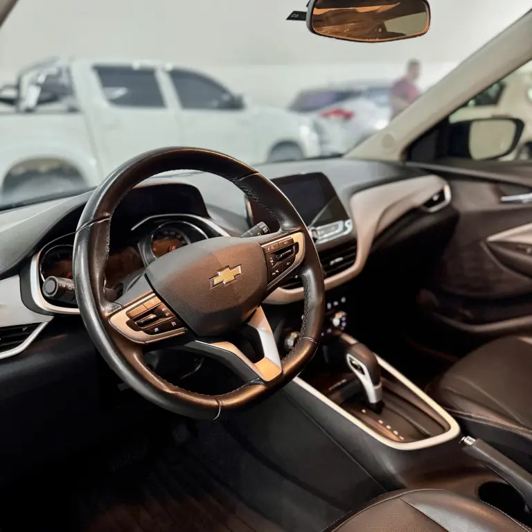 CHEVROLET Onix Hatch - Foto