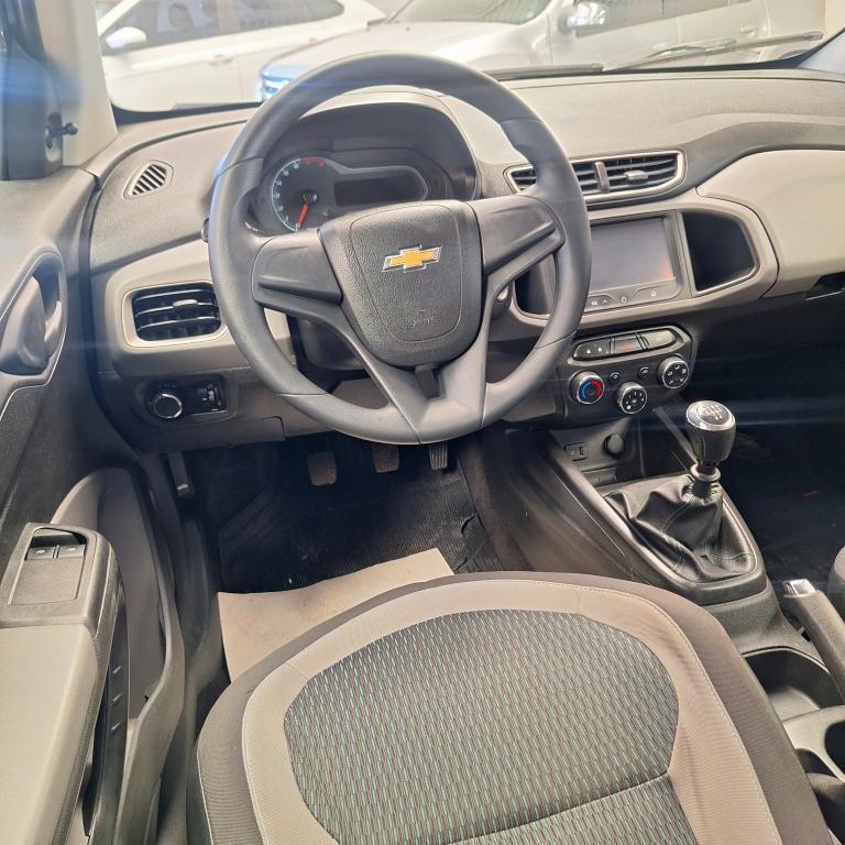 CHEVROLET Onix Hatch - Foto