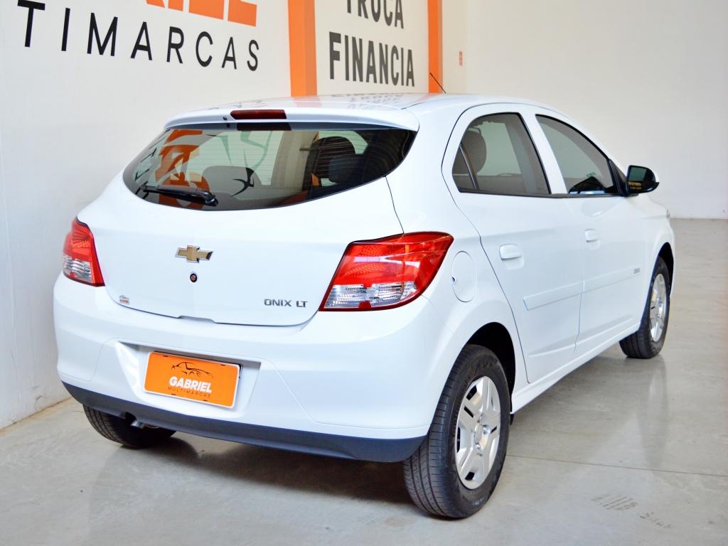 CHEVROLET Onix Hatch - Foto