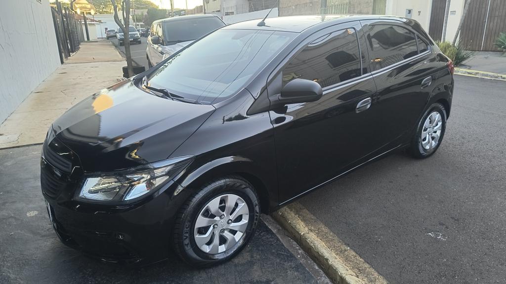 CHEVROLET Onix Hatch - Foto