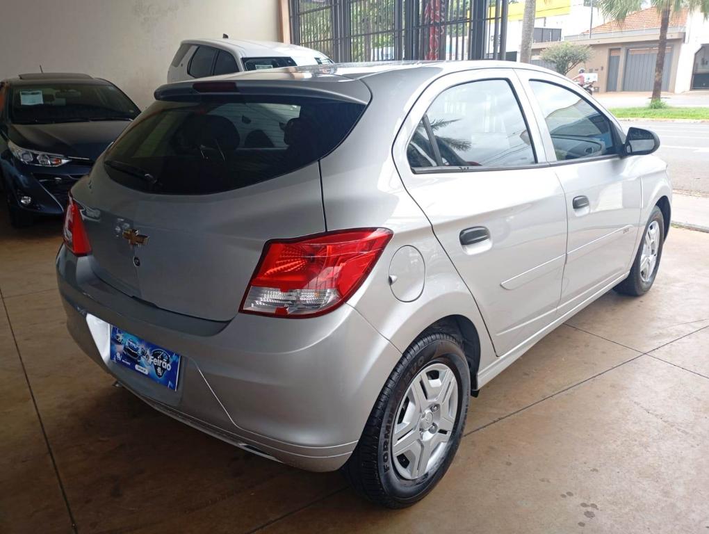 CHEVROLET Onix Hatch - Foto