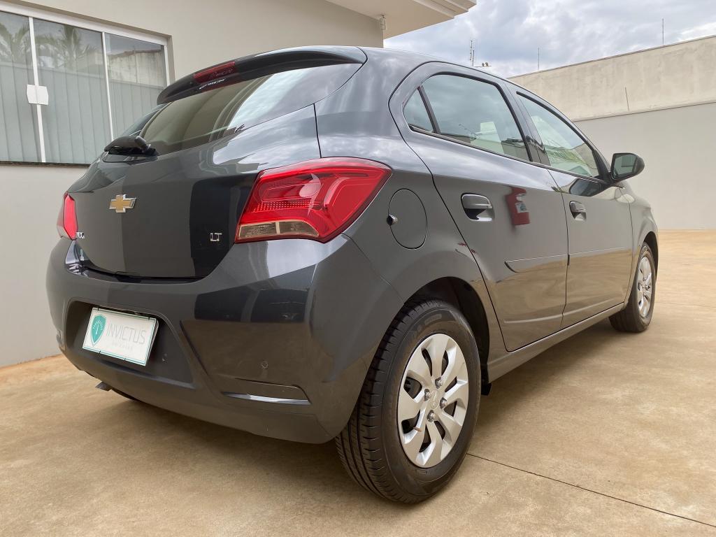 CHEVROLET Onix Hatch - Foto