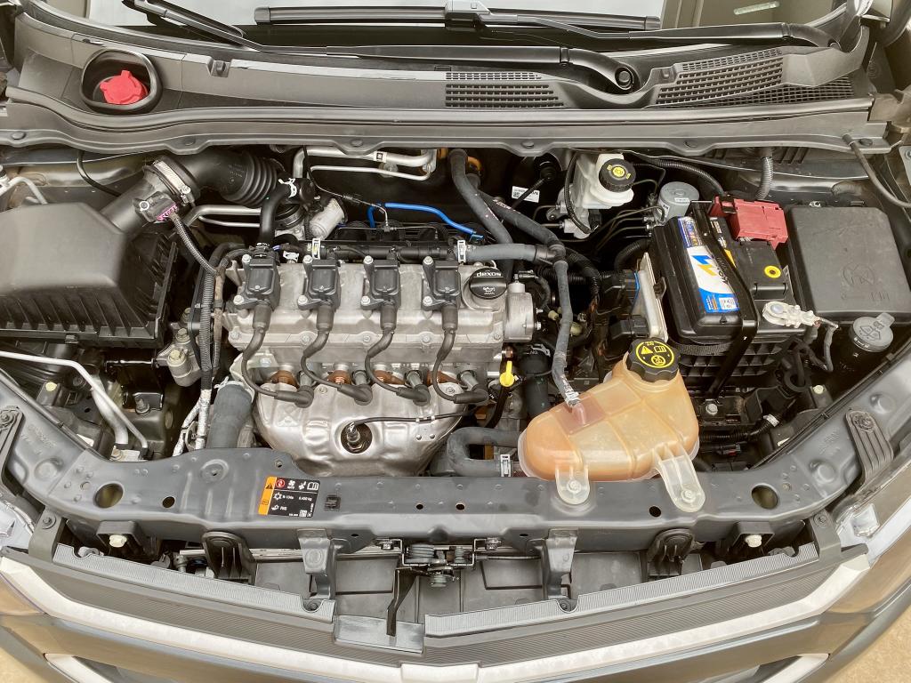 CHEVROLET Onix Hatch - Foto