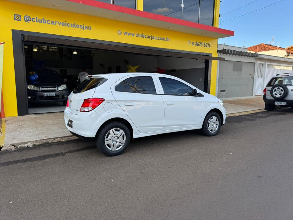 CHEVROLET Onix Hatch - Foto