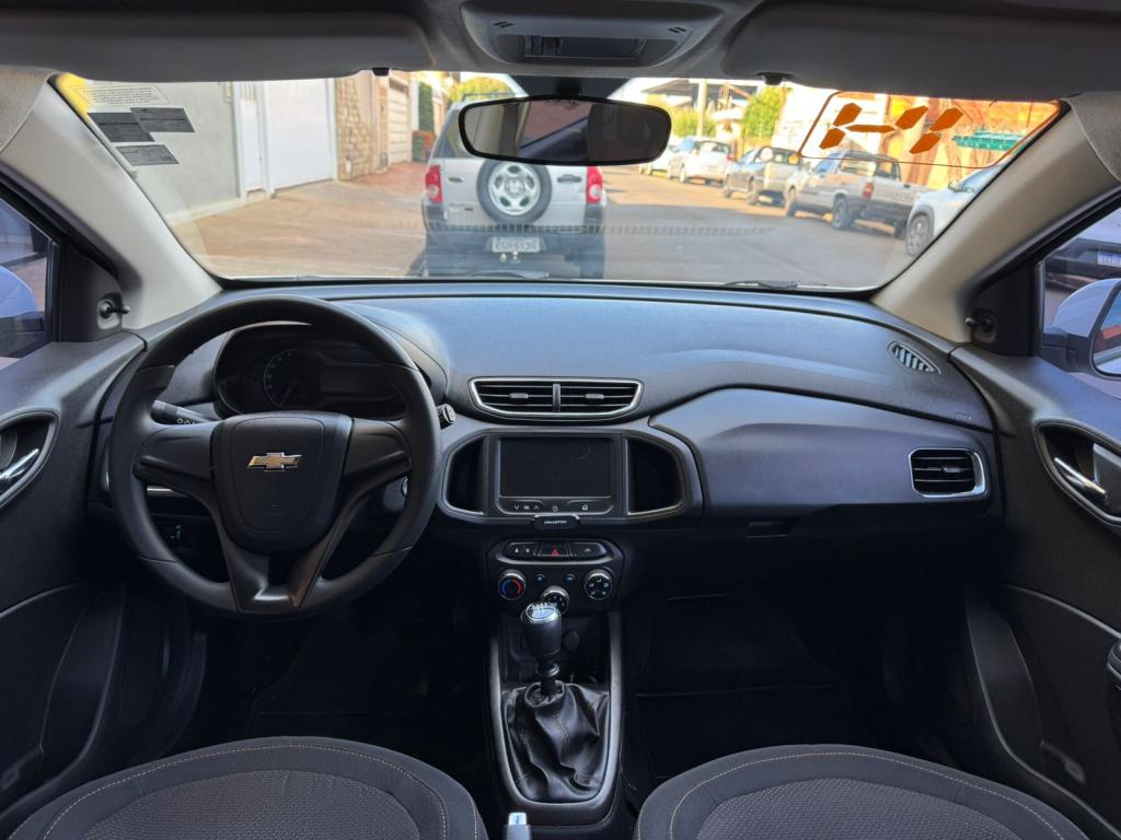 CHEVROLET Onix Hatch - Foto