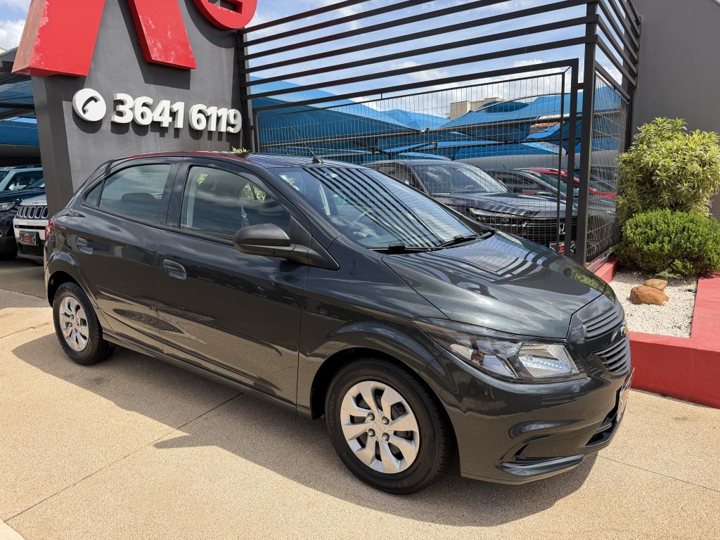 CHEVROLET Onix Hatch - Foto