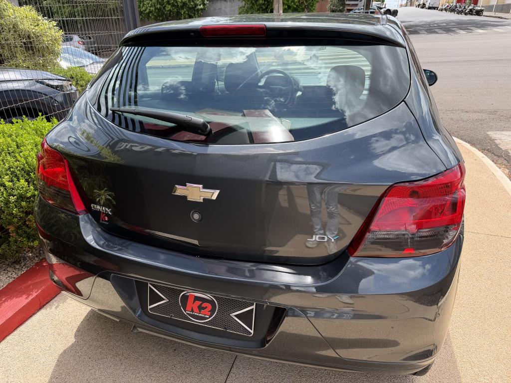 CHEVROLET Onix Hatch - Foto