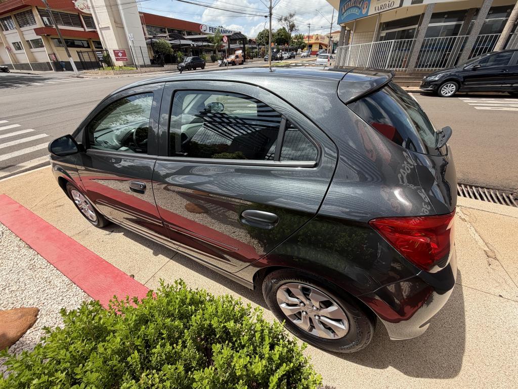 CHEVROLET Onix Hatch - Foto