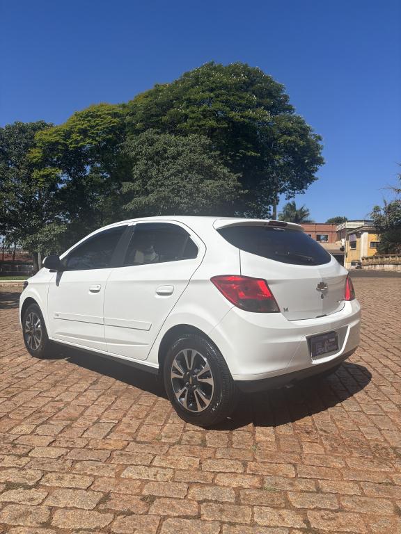 CHEVROLET Onix Hatch - Foto