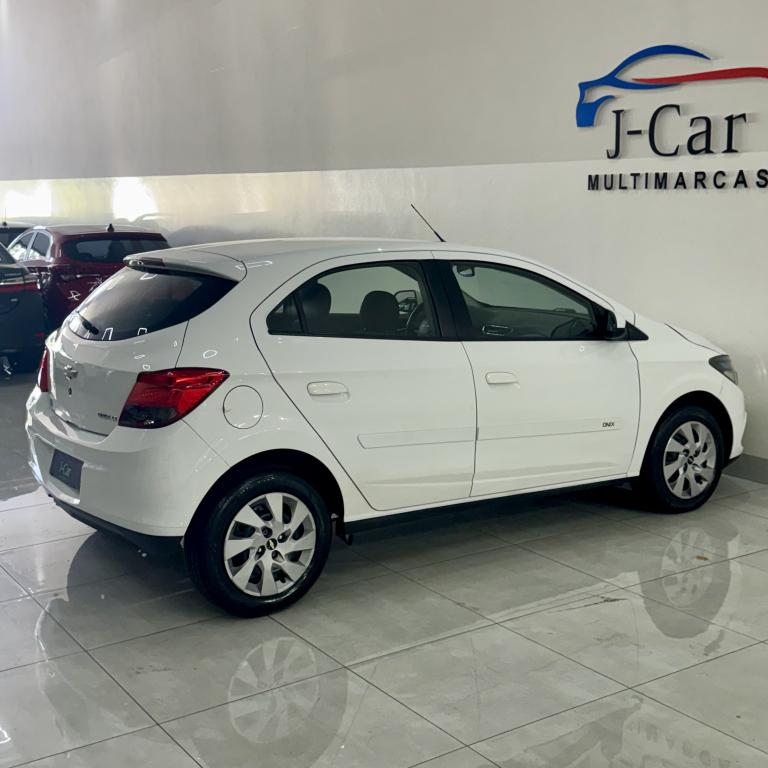 CHEVROLET Onix Hatch - Foto