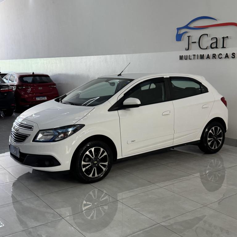 CHEVROLET Onix Hatch - Foto