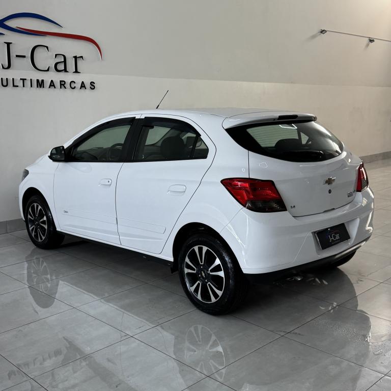 CHEVROLET Onix Hatch - Foto