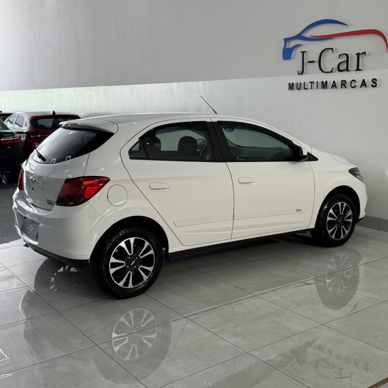 CHEVROLET Onix Hatch - Foto