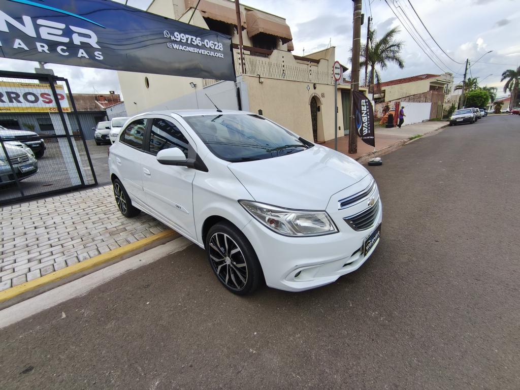 CHEVROLET Onix Hatch - Foto