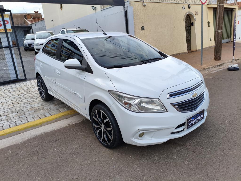 CHEVROLET Onix Hatch - Foto