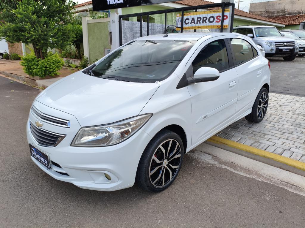 CHEVROLET Onix Hatch - Foto