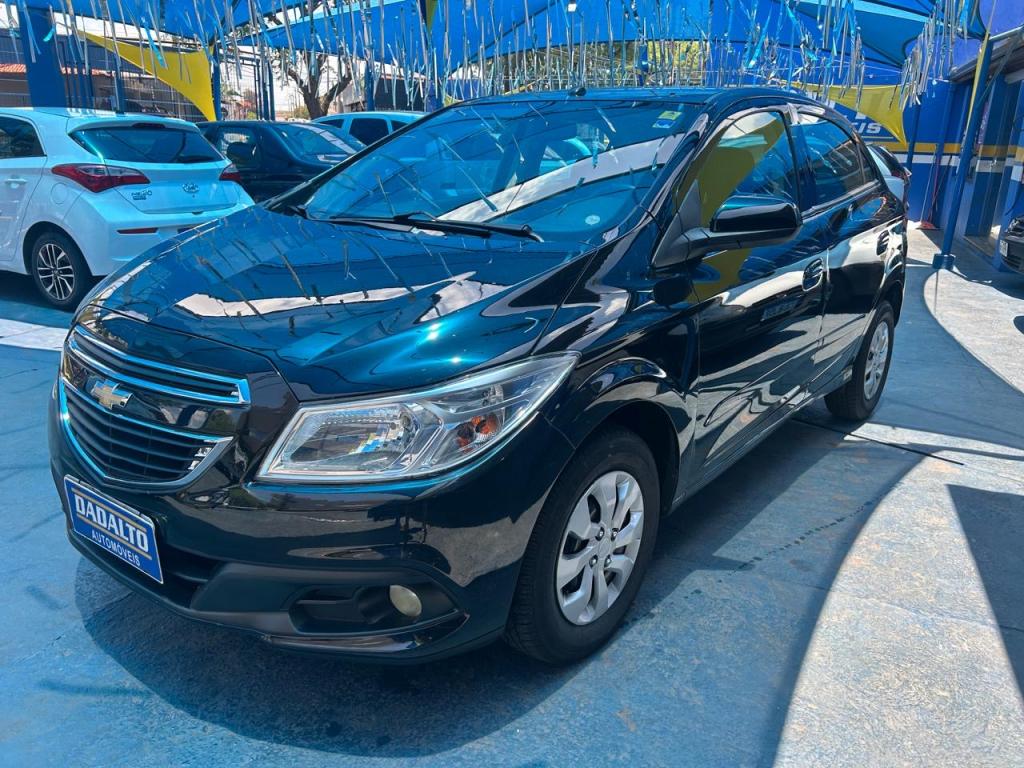 CHEVROLET Onix Hatch - Foto