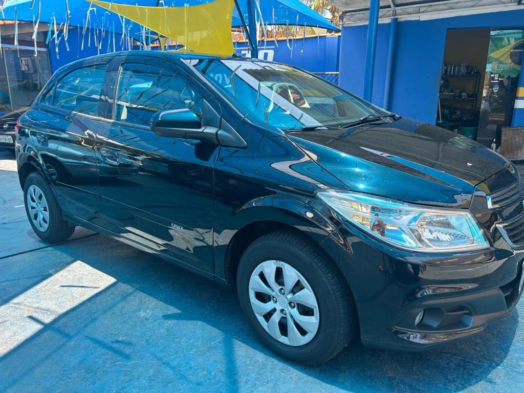 CHEVROLET Onix Hatch - Foto