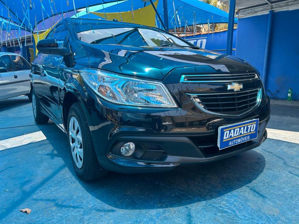 CHEVROLET Onix Hatch - Foto