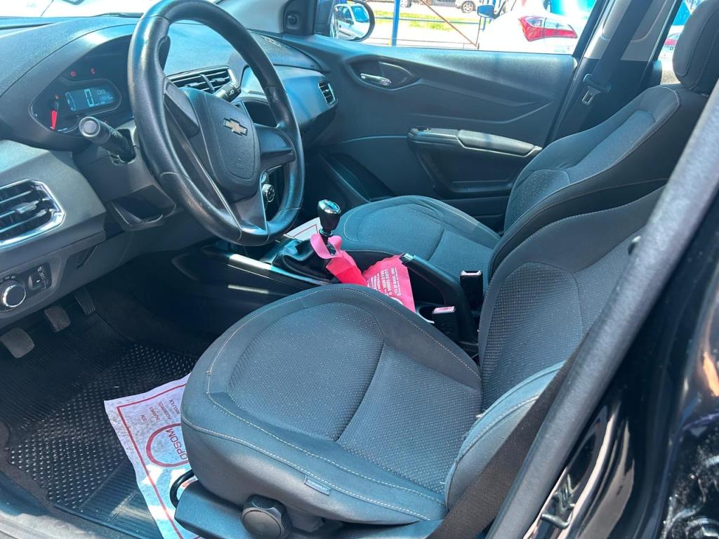 CHEVROLET Onix Hatch - Foto